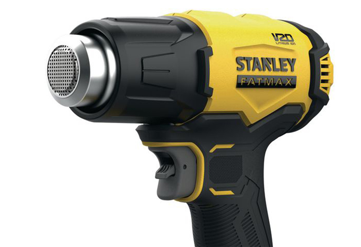 Απεικονίζεται το πιστόλι να έχει τοποθετηθεί σε ένα ξύλινο πάτωμα.